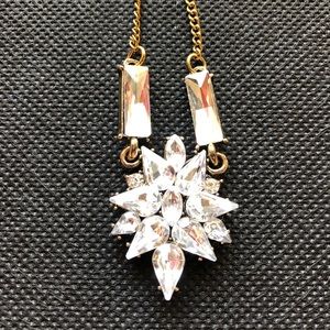 Diamond - Like Flower Design Necklace